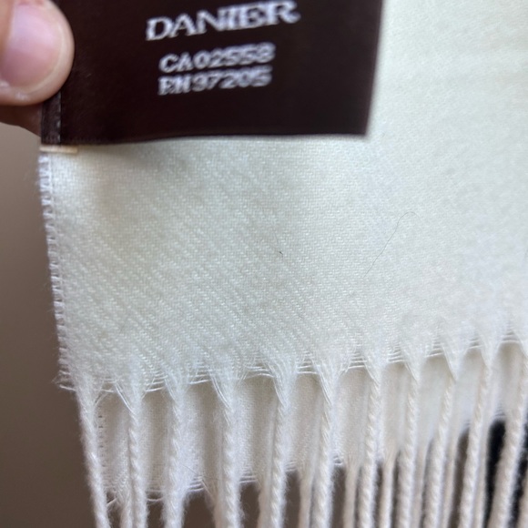 DANIER ladies scarf. - Picture 5 of 6